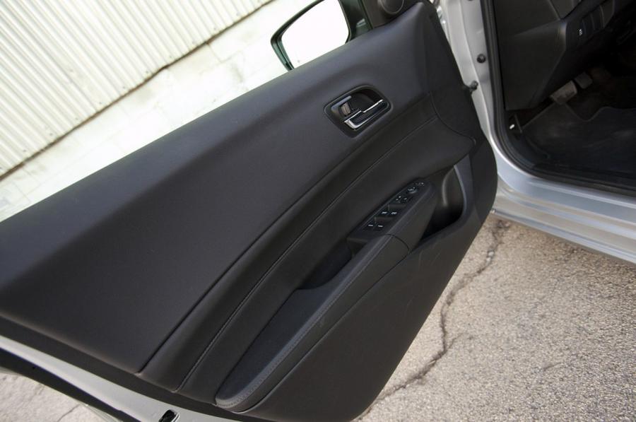 Детали интерьера Acura ILX Hybrid (DE) 2012 года  (фото 6 из 60)